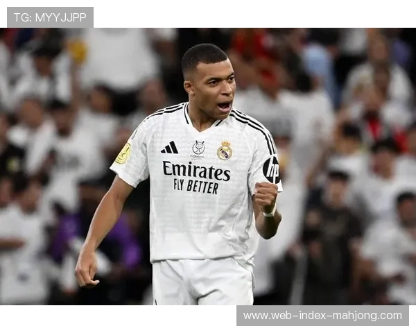 姆巴佩点球绝杀后跪地庆祝,伯纳乌球场陷入狂欢 姆巴佩点球绝杀后跪地庆祝,伯纳乌球场陷入狂欢